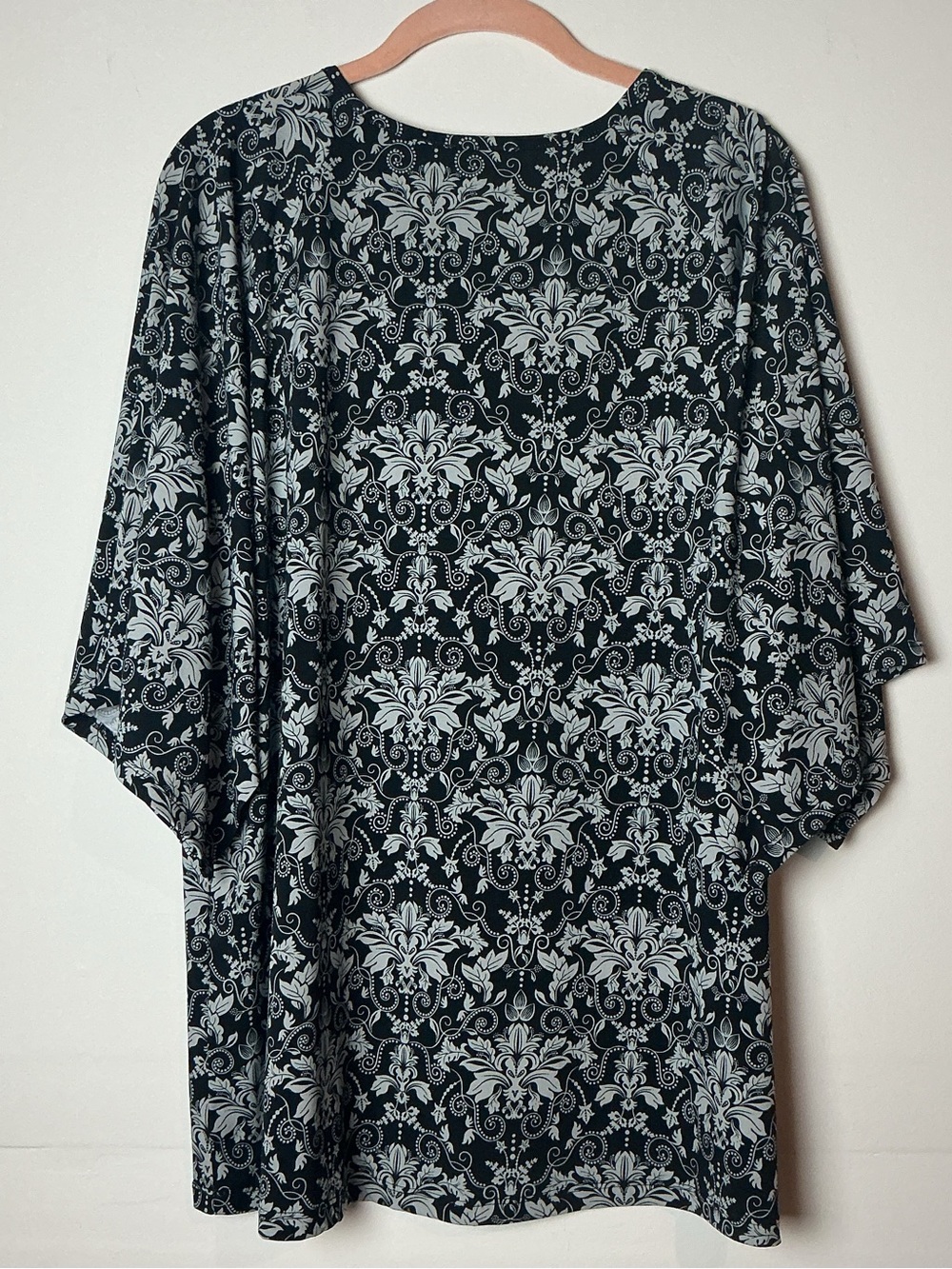 Mountain Mamas Women's Printed Top Size L/XL - Picture 2 of 4